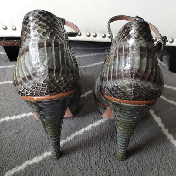 Embossed Green Snake Python Print T Strap Platform Heels by House of Harlow - Picture 7 of 15